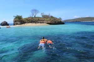 snorkeling di Gili Petelu atau Pulau Tiga