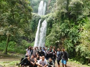 wisata pulau lombok gili trawangan 4d3n plus mandalika waterfall gila