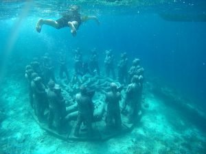 free diving di spot patung bawah laut Gili Meno