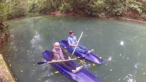 paket tour lombok 6 hari 5 malammain kano di danau Hutan Suranadi