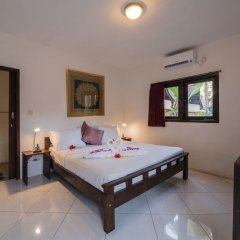 bed di standard room bel air resort gili air villa bungalows