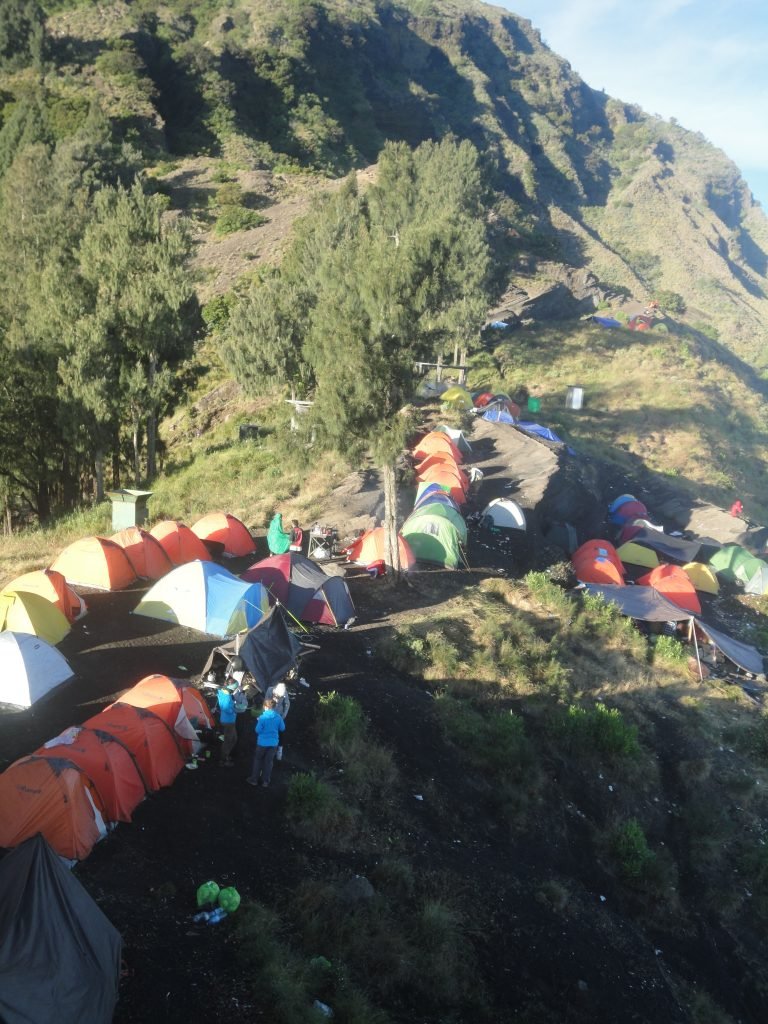 camping di Plawangan Sembalun rinjani trekking